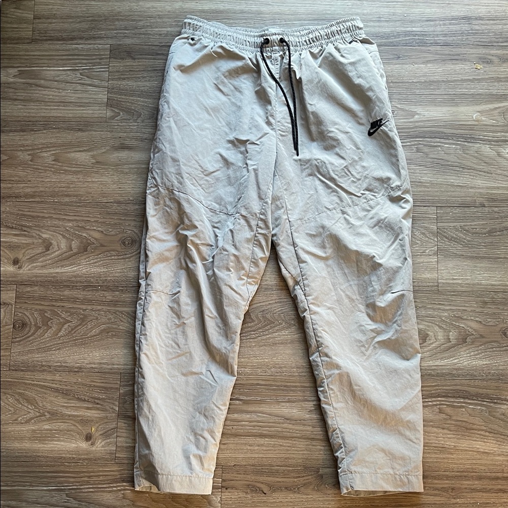 Nike Men's Light Gray Windbreaker Joggers Size:L